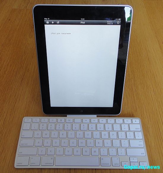 iPad Keyboard Dock с установленным планештом